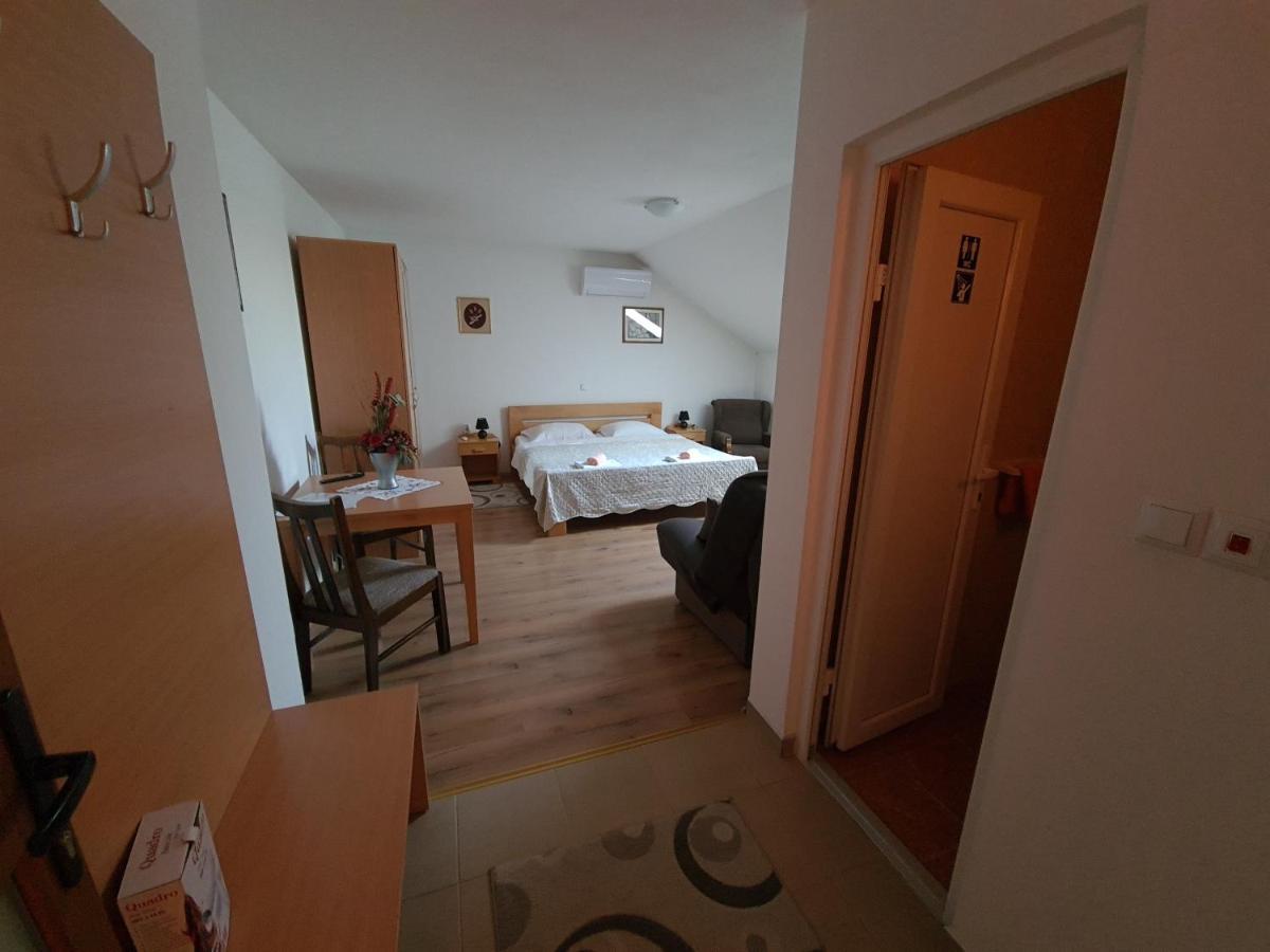 Guest House Aquarius Bosnjaci 외부 사진